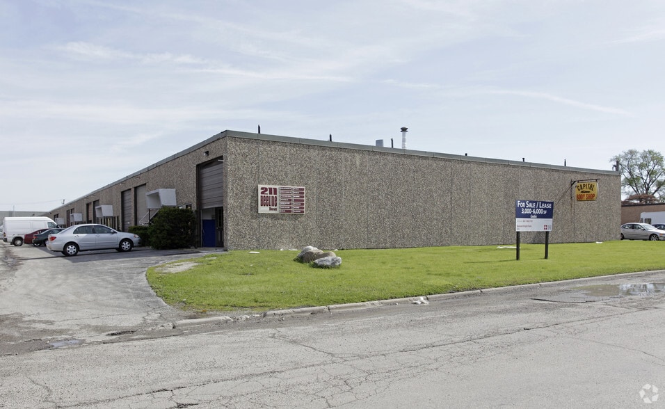 Primary Photo Of 211 Beeline Dr, Bensenville Warehouse For Sale