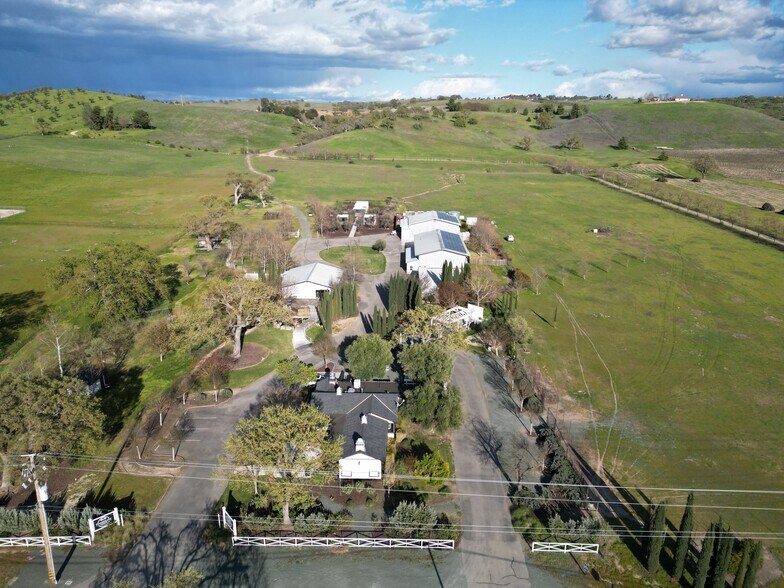 More Photos Of 1020 Penman Springs Rd, Paso Robles Winery Vineyard For Sale