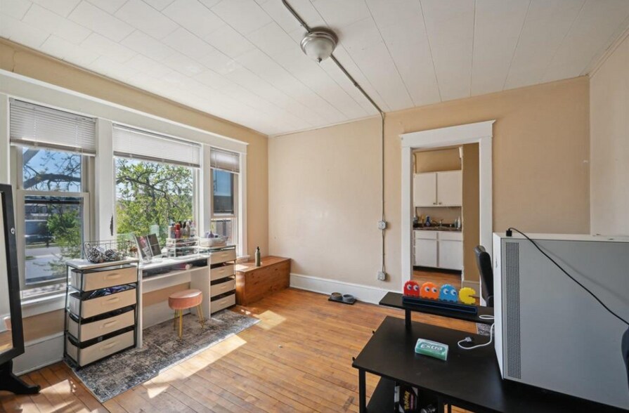 More Photos Of 108 N Main St, Edgerton Apartments For Sale