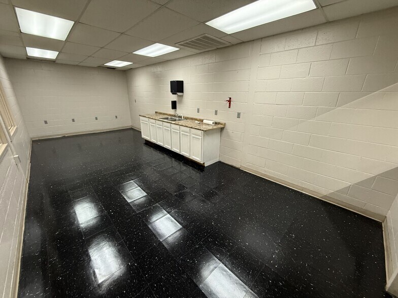 More Photos Of 3801 Messer Airport Hwy, Birmingham Warehouse For Lease