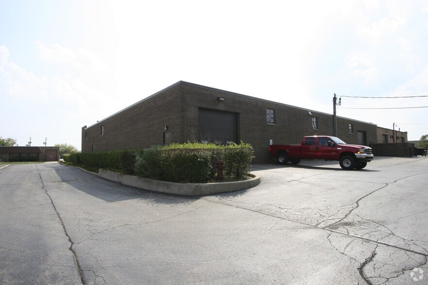 Primary Photo Of 620-630 Estes Ave, Schaumburg Warehouse For Sale