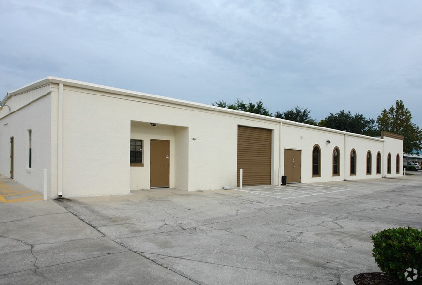 More Photos Of 385 Commerce Way, Longwood Flex For Lease