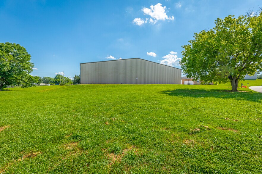 More Photos Of 1208 SW, Cleveland Warehouse For Sale