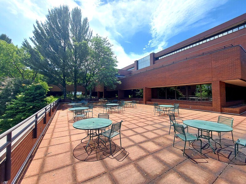 More Photos Of 1800 Westwood Center Blvd, Wausau Office For Sale