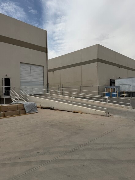 More Photos Of 445 Pan American Dr, El Paso Warehouse For Lease