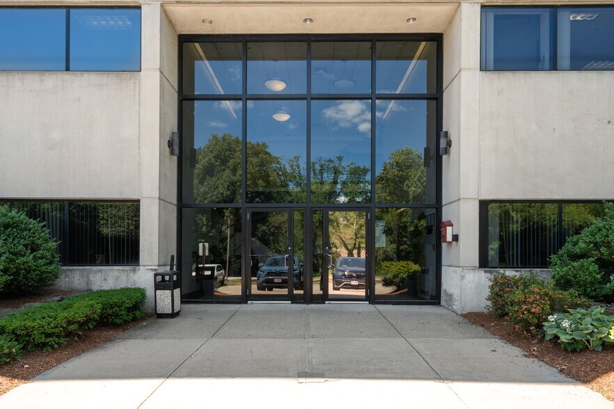 More Photos Of 526 Main St, Acton Office For Lease