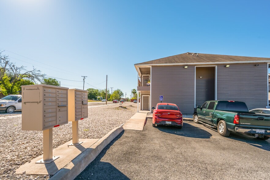 More Photos Of 516 S 9th St, Kenedy Apartments For Sale