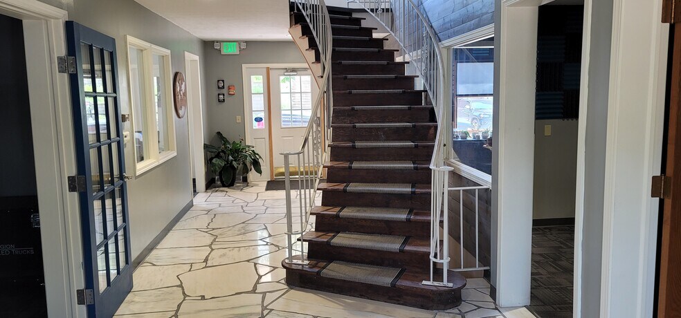 More Photos Of 1314 Galvin Rd S, Bellevue General Retail For Lease