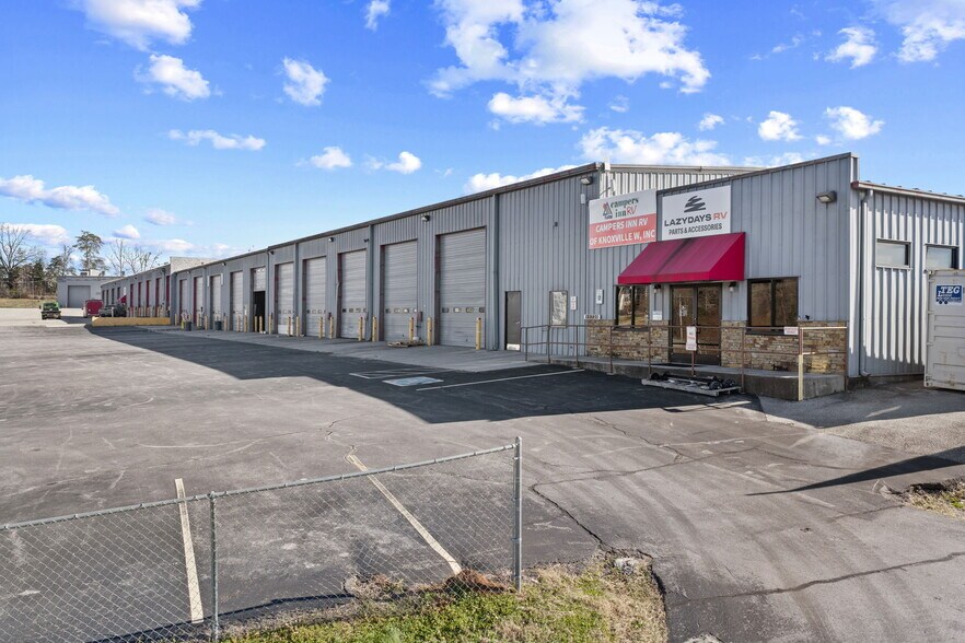 More Photos Of 812 Herron Rd, Knoxville Unknown For Lease