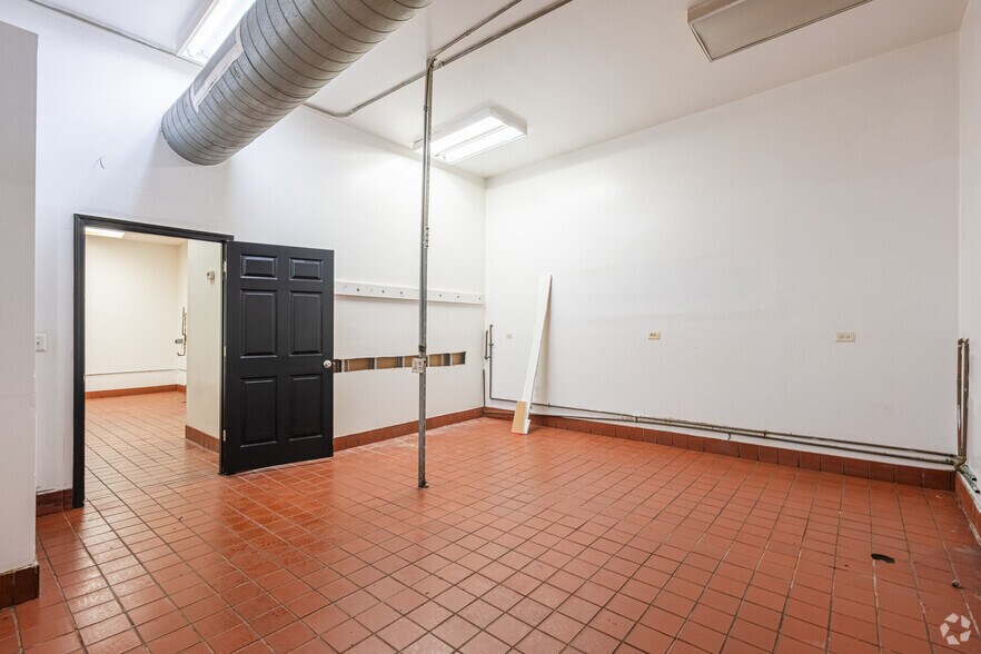 More Photos Of 5431-5433 S Wabash Ave, Chicago Restaurant For Sale