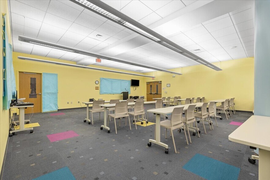 More Photos Of 35 N Jefferson Ave, Canonsburg Coworking Space