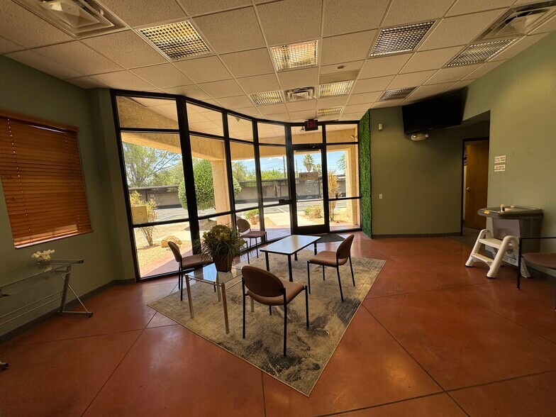 More Photos Of 801 N Wilmot Rd, Tucson Office For Sale