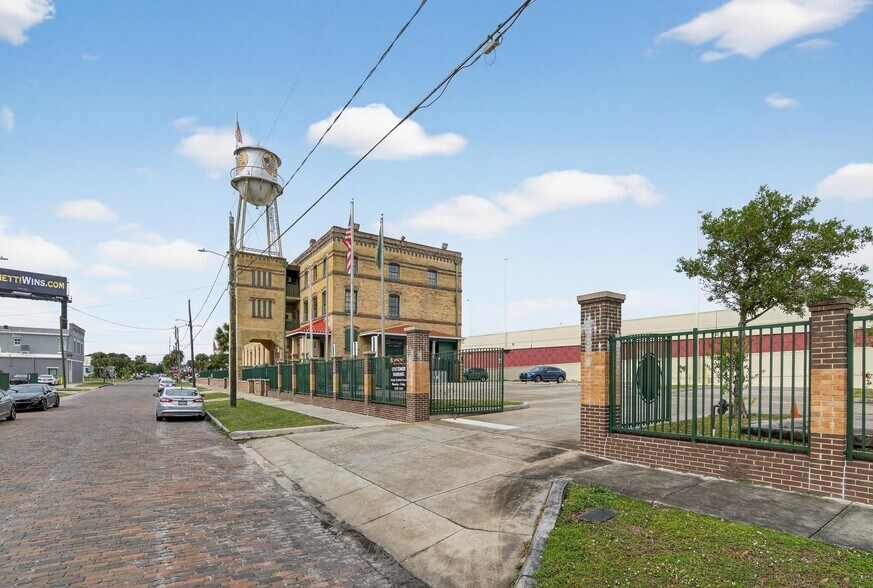 More Photos Of 1305 N Armenia Ave, Tampa Office For Sale