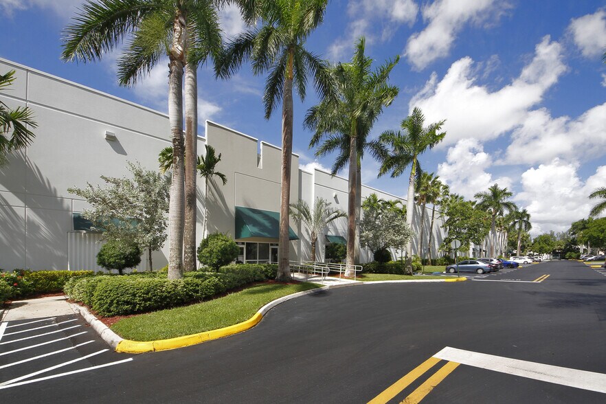 More Photos Of 2000 NW 97th Ave, Doral Warehouse For Lease