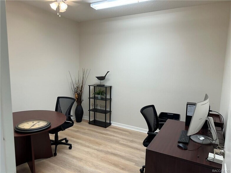 More Photos Of 957 S Lois Ter, Inverness Loft Creative Space For Lease