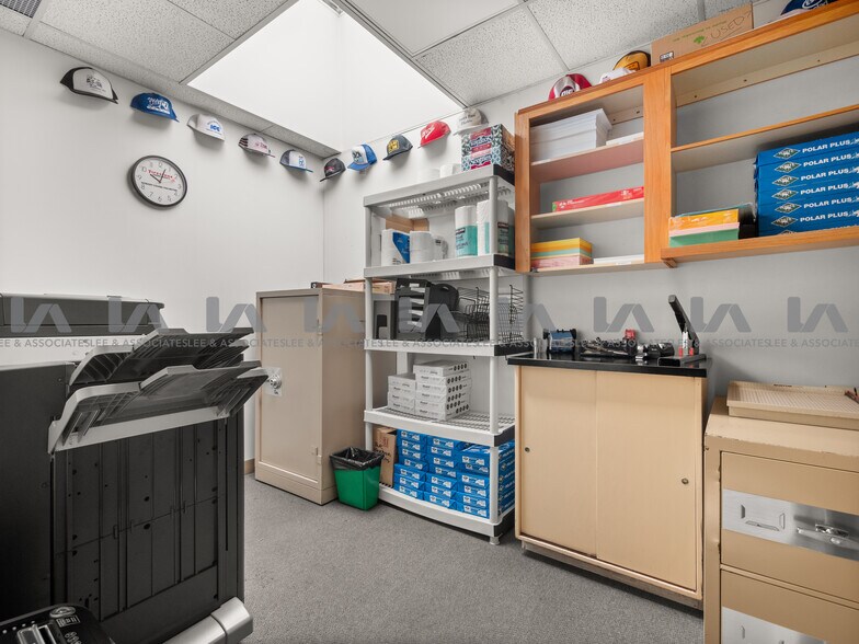 More Photos Of 13415 Comber Way, Surrey Manufacturing For Sale