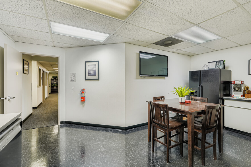 More Photos Of 6407 NE 117th Ave, Vancouver Medical For Sale