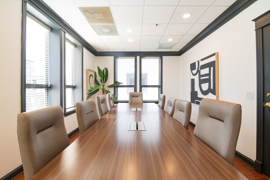 More Photos Of 442 W Kennedy Blvd, Tampa Office For Lease