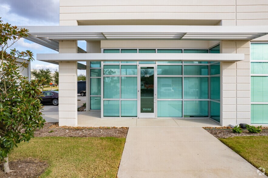 More Photos Of 8781 West Rd, Houston Unknown For Lease