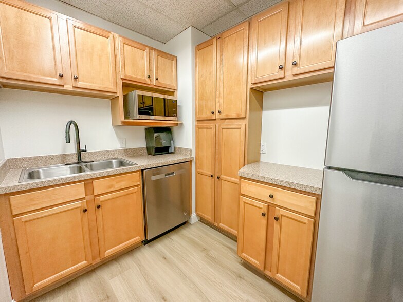 More Photos Of 1209 John Fitch Blvd, South Windsor Medical For Lease