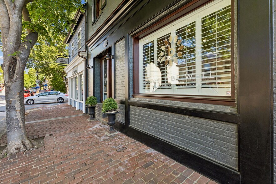 More Photos Of 63 Main St, Warrenton Office For Sale