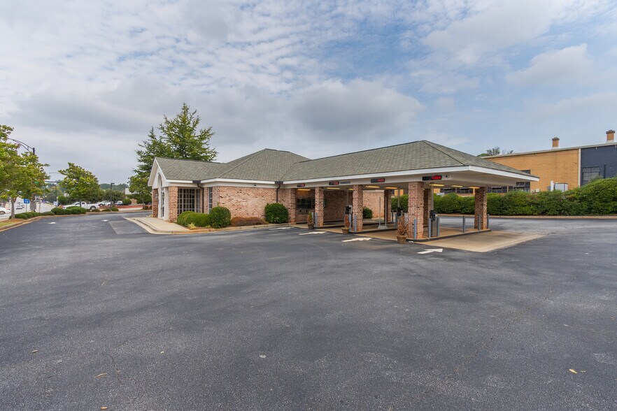 More Photos Of 602 N Main St, Anderson Bank For Sale