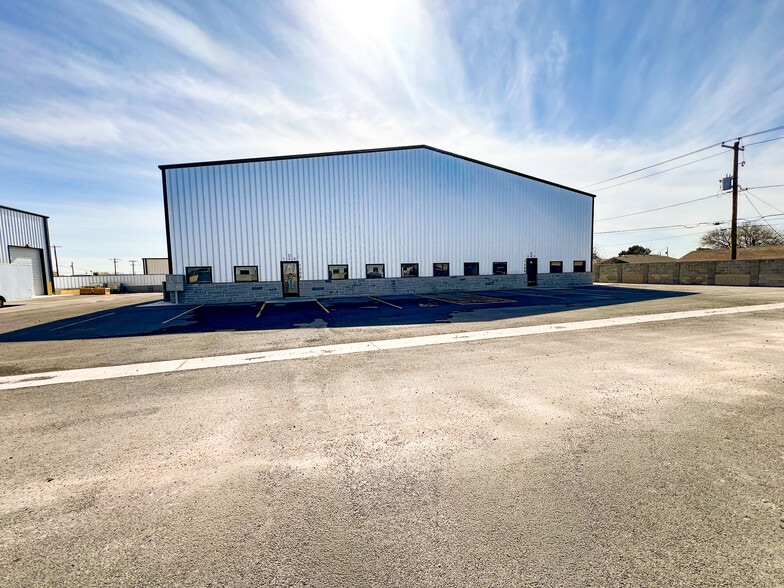 More Photos Of 1208 S Midland Dr, Midland Unknown For Lease