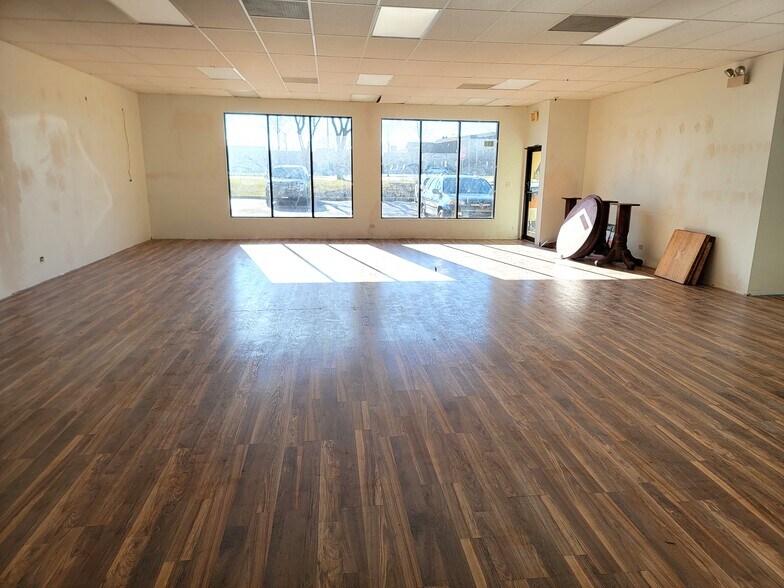 More Photos Of 410-416 W Higgins Rd, Schaumburg Storefront Retail Office For Lease