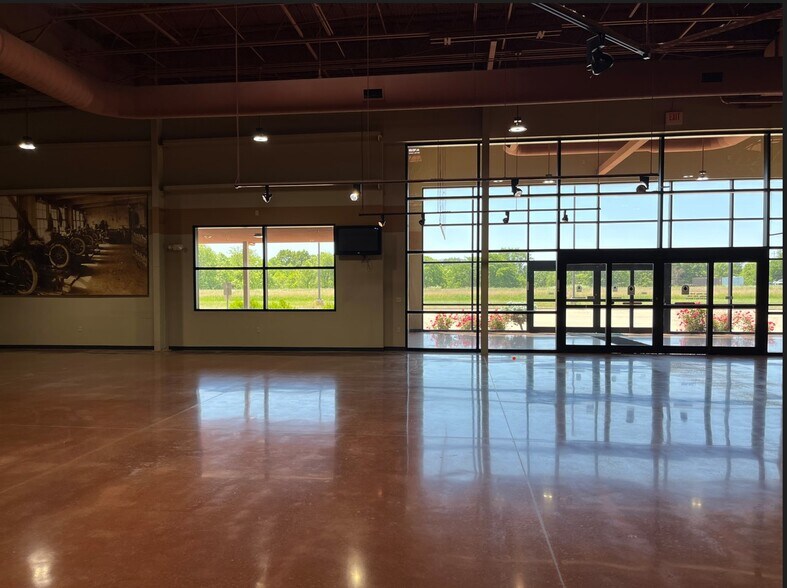 More Photos Of 131 S Soangetaha Rd, Galesburg Auto Dealership For Sale