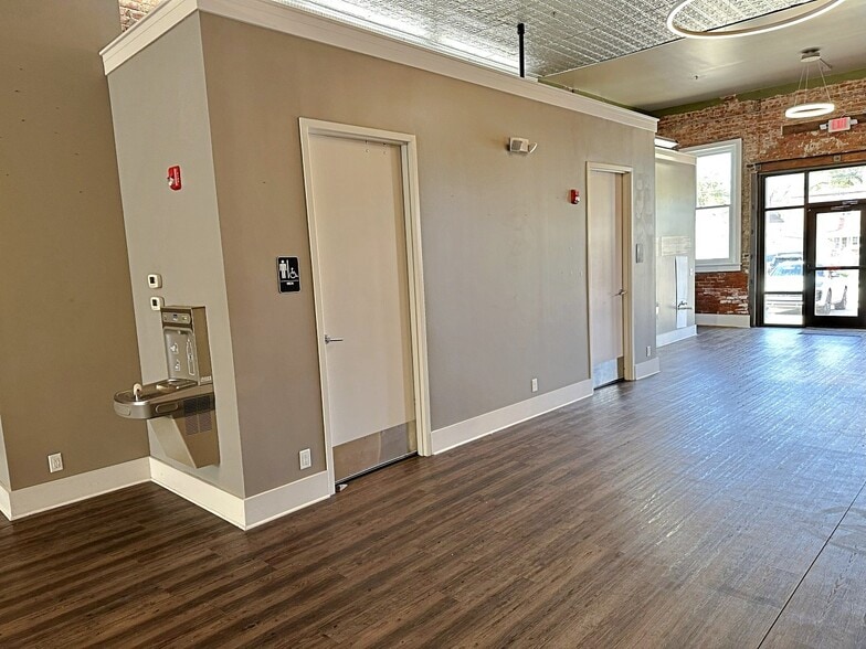 More Photos Of 148 W Broadway, Council Bluffs Storefront For Lease