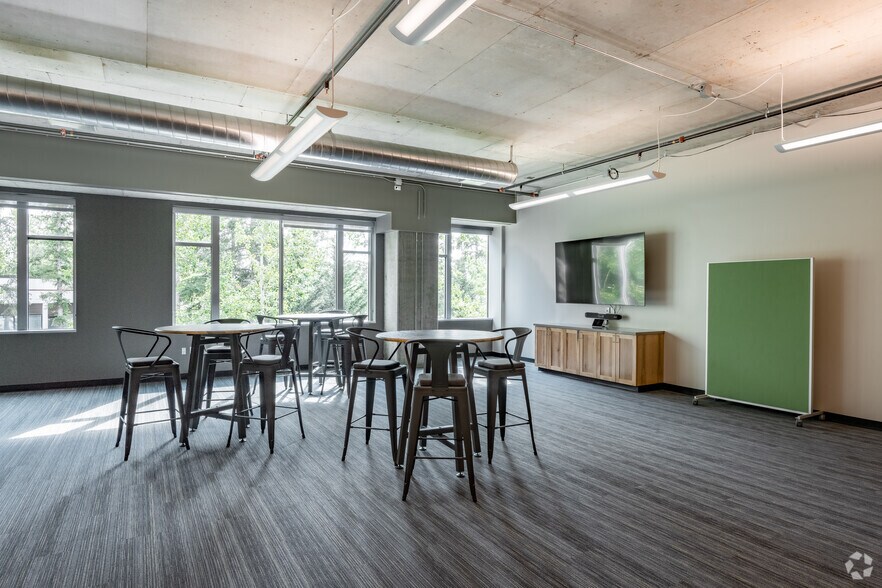 More Photos Of 18300 Redmond Way, Redmond Office For Lease