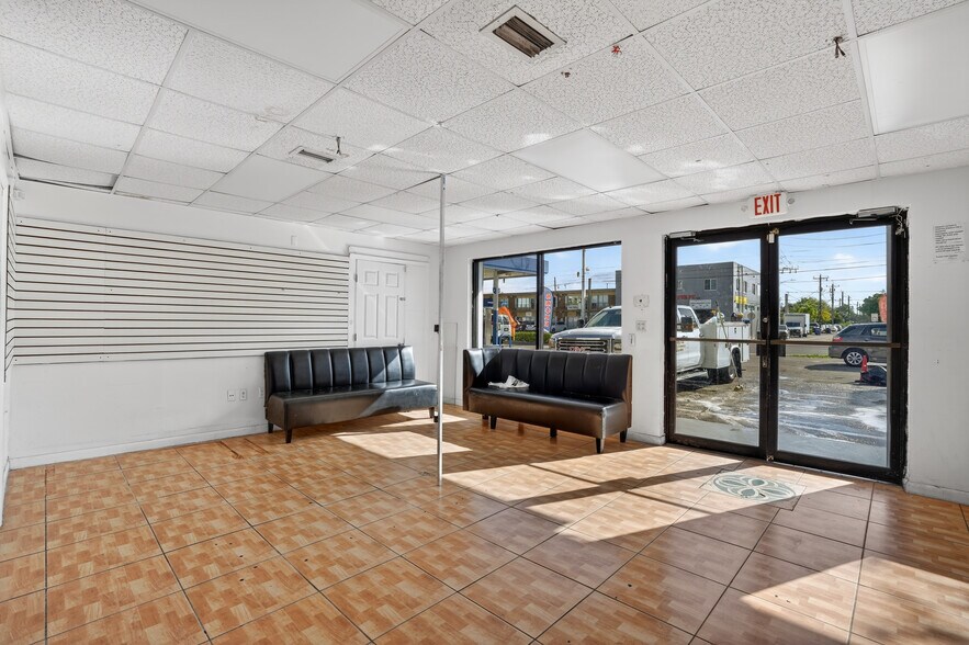 More Photos Of 200 SW 57th Ave, Miami Storefront Retail Office For Lease