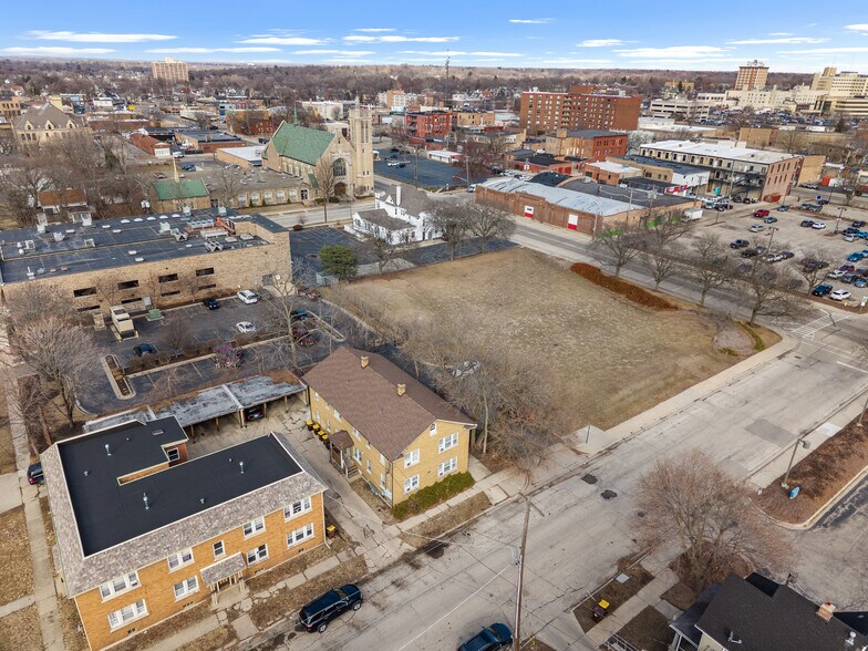 More Photos Of 910 4th Ave, Rockford Apartments For Sale
