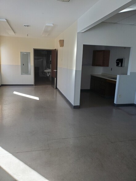 More Photos Of 500 E 10th St, Duluth Service For Lease