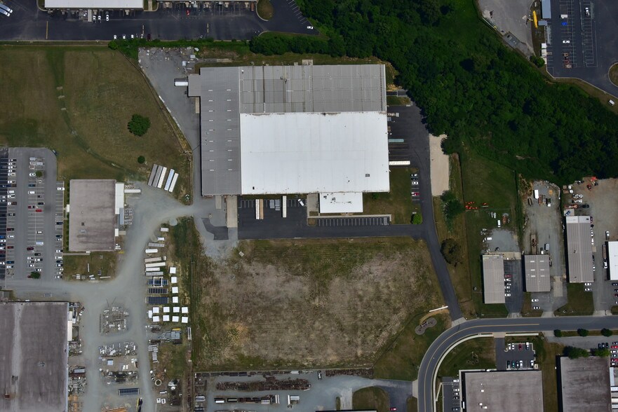 2601 Greengate Dr, Greensboro, NC 27406 Industrial For Lease