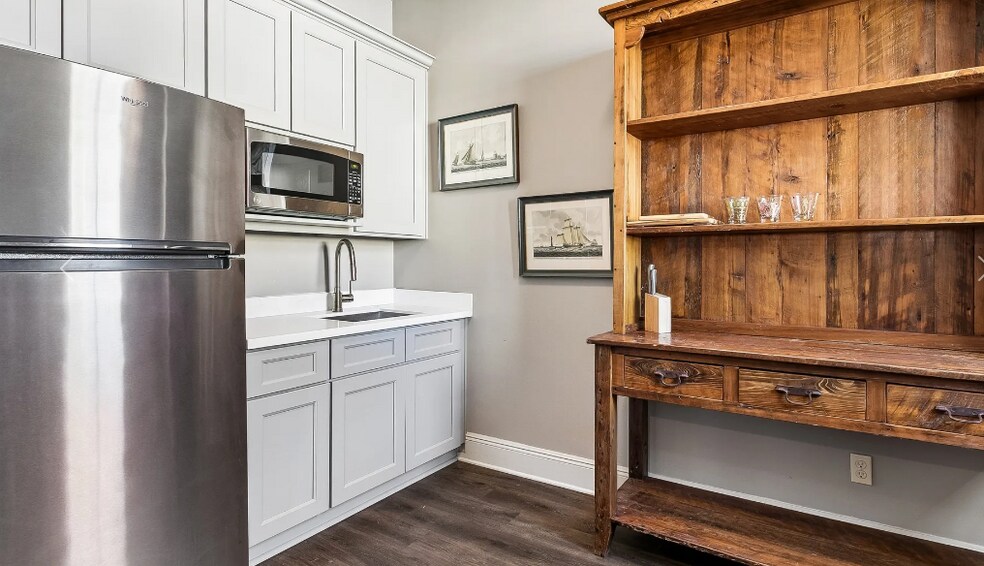 More Photos Of 506 Water St, Madisonville Office For Sale