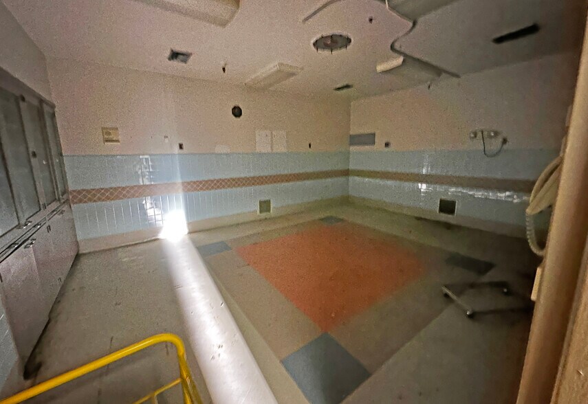 More Photos Of 26755 Ballard Rd, Harrison Township Hospital For Sale