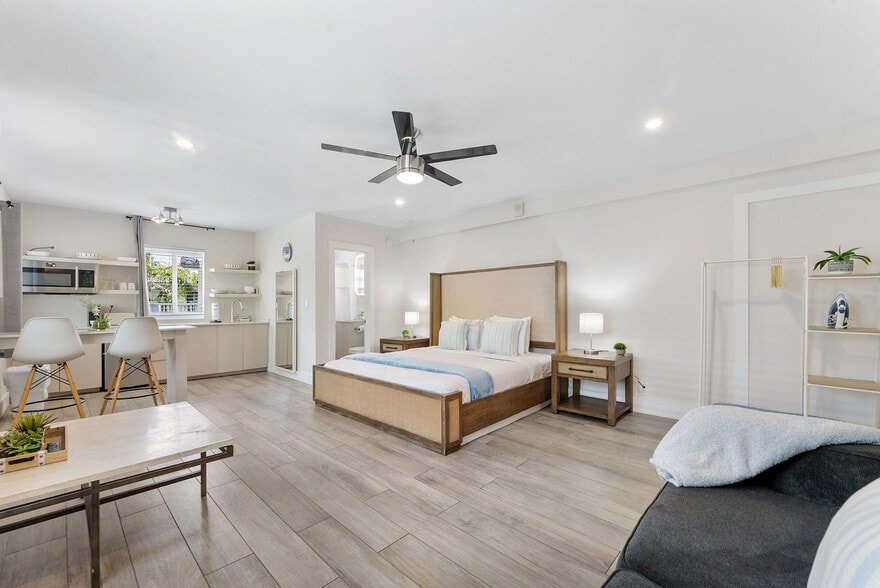 More Photos Of 3020-3024 Seville St, Fort Lauderdale Hotel For Sale