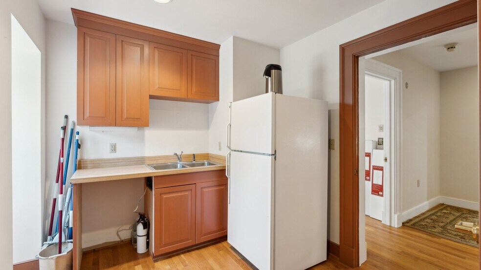 More Photos Of 5309 S Seminole Trl, Madison Storefront For Sale