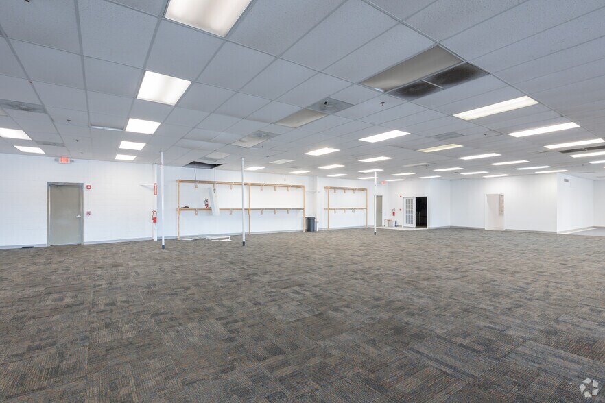 More Photos Of 310 Wylie Dr, Normal Unknown For Lease