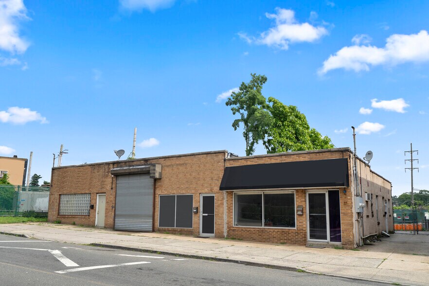 More Photos Of 507 Eagle Ave, West Hempstead Freestanding For Sale