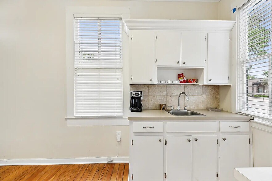 More Photos Of 624 Saint Ferdinand St, New Orleans Office For Sale