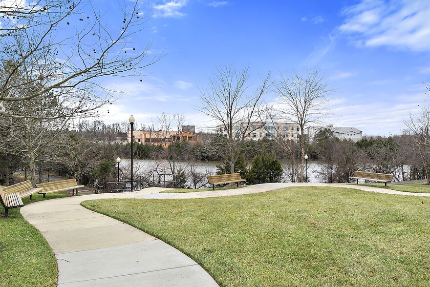 More Photos Of 46169 Westlake Dr, Sterling Medical For Sale