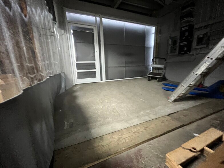 More Photos Of 1917 N Dixie Hwy, West Palm Beach Storefront Retail Office For Lease