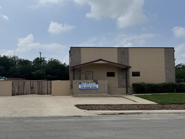 More Photos Of 16131 College Oak Dr, San Antonio Warehouse For Lease