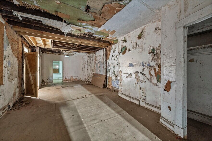 More Photos Of 1648 Vine St, Cincinnati Storefront Retail Residential For Sale