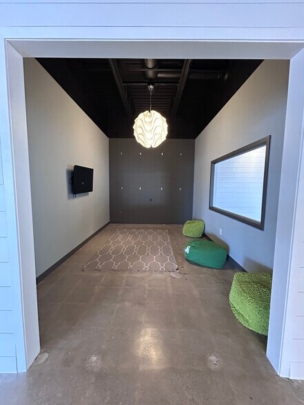 More Photos Of 8215 Highway 7, Saint Louis Park Freestanding For Lease