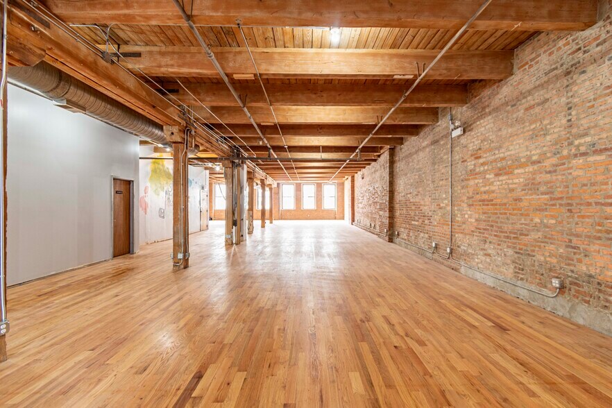 More Photos Of 9-15 W Hubbard St, Chicago Loft Creative Space For Lease