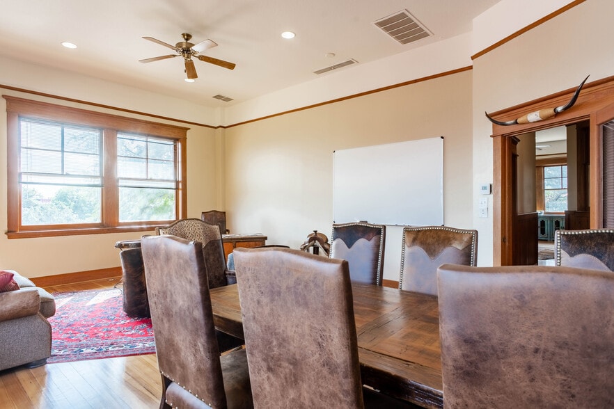 More Photos Of 131 E Exchange Ave, Fort Worth Office Residential For Lease