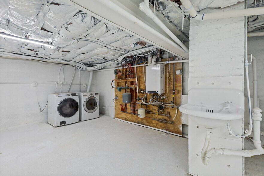 More Photos Of 116 Calverley St, Providence Storefront For Sale